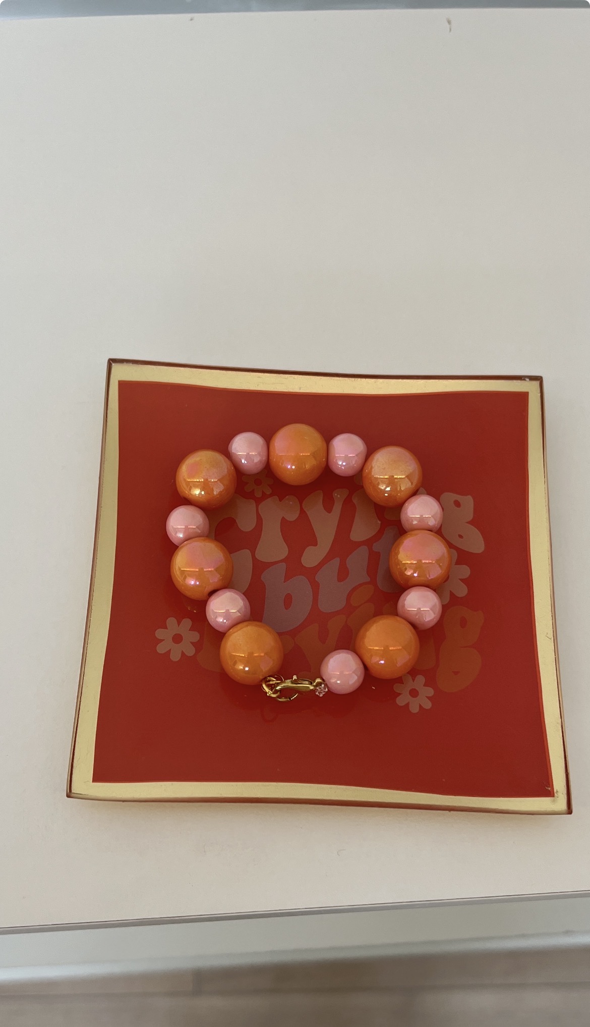 Roze met oranje armband van glanskralen🩷🧡 photo 3